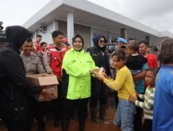 *Kapolda Metro Jaya Salurkan Bantuan, Ringankan Beban Warga Terdampak Banjir