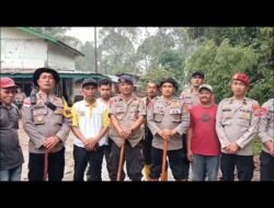 *Di Tengah Lumpur dan Harapan, Polri Bersama Warga Buka Akses Jalan Kampung Setie Pascabencana*