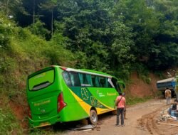 Bus Mahasiswa KKN ITERA Tergelincir di Kemiling, Warga Nilai Keselamatan Jalan Terabaikan Akibat Proyek Irigasi
