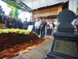 Hadiri Pemakaman, Kapolri: Pesan Eyang Meri Jadi Inspirasi dan Semangat Keluarga Besar Polri