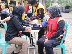 Polres Kepulauan Seribu Gelar Kesamaptaan Jasmani di Marina Ancol