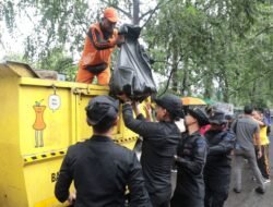 Detasemen Gegana Satbrimob PMJ Gelar “Jaga Jakarta Bersih” di Kali Grogol, Palmerah