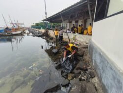 Polres Kepulauan Seribu dan Jajaran Polsek Gelar Jumat Bersih Serentak, Perkuat Sinergi dan Kepedulian Lingkungan