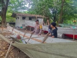 Bhabinkamtibmas Pulau Sabira Ajak Warga Jaga Kamtibmas dan Sosialisasikan Layanan 110