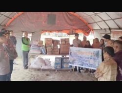 *Wujudkan Kepedulian Polri, Polres Aceh Timur Salurkan Bantuan Logistik Kapolri ke 14 Titik Pengungsian Banjir*