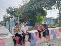 Bhabinkamtibmas Pulau Panggang Intensifkan Sambang Warga, Perkuat Sinergitas dan Sosialisasikan Hotline 110