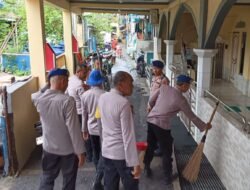 *Ditpolairud PMJ Bersih-Bersih Masjid di Penjaringan, Dukung Gerakan Indonesia Asri*