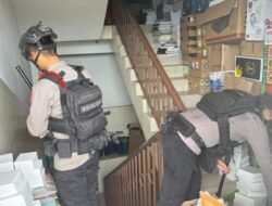 *Respons Cepat Brimob Polda Metro Jaya Hadapi Ancaman Bom di SMA Jatinegara*