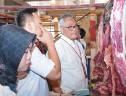 *Ditreskrimsus Polda Metro Cek Harga dan Stok Sembako di Rawamangun Jelang Lebaran*