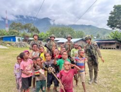 *Polisi Hadir Menyapa Warga di Kulirik, Pendekatan Humanis Satgas Damai Cartenz Perkuat Rasa Aman*