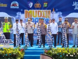 *Melepas Peserta Mudik Gratis Polri, Menkes : Jumlah Kecelakaan Menurun Drastis Berkat Pengecekan Kesehatan Sopir*
