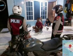 Patroli Malam Siskamling, Polsek Kepulauan Seribu Selatan Perkuat Keamanan dan Sosialisasikan Layanan 110