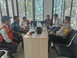 Bhabinkamtibmas Pulau Pari Intensifkan Sambang Warga, Perkuat Sinergitas dan Gencar Sosilaisasikan 110