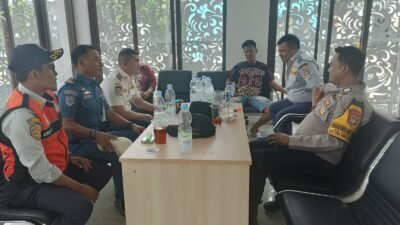 Bhabinkamtibmas Pulau Pari Intensifkan Sambang Warga, Perkuat Sinergitas dan Gencar Sosilaisasikan 110