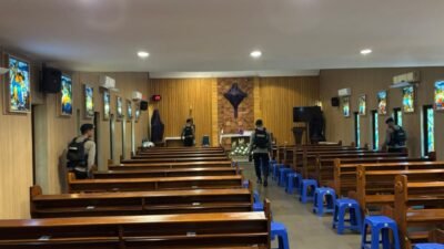 Brimob Polda Metro Sterilisasi Gereja Pastikan Paskah Aman*